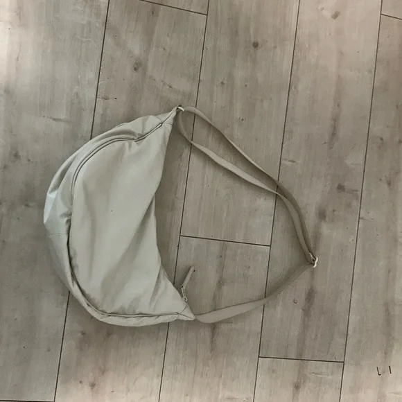 Uniqlo Cream Shoulder Bag - Picture 3 of 8